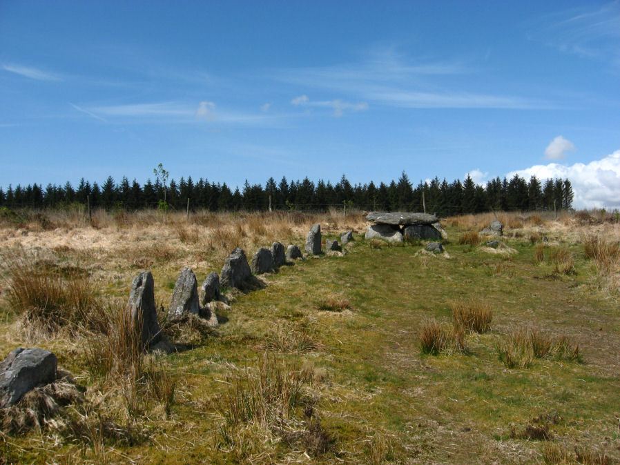 Lakehead Hill 4 (E of Summit) Stone Row